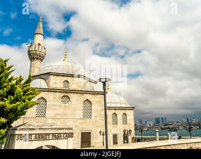 Shemsi-Pascha-Moschee ( Şemsi Ahmet Paşa Camii ) - osmanische Moschee aus dem 16.. Jahrhundert in Üsküdar, in Istanbul, Türkei. Gestaltet von Mimar Sinan Stockfoto