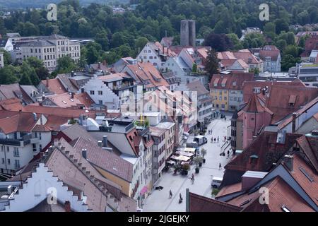 RAVENSBURG, BADEN-WÜRTTEMBERG, DEUTSCHLAND - 23. MAI 2022: Luftaufnahme von Ravensburg, Baden-Württemberg, Deutschland, Europa. Häuser und Straßen in Ravensbu Stockfoto