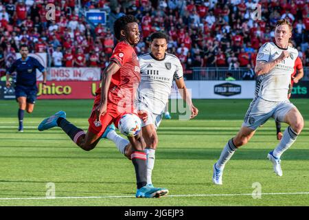 Toronto, Kanada. 09.. Juli 2022. Deandre Kerr (29) und Marcos Lopez (27) in Aktion während des MLS-Spiels zwischen dem FC Toronto und den Erdbeben von San Jose auf dem BMO-Feld. Das Spiel endete 2-2. (Foto von Angel Marchini/SOPA Images/Sipa USA) Quelle: SIPA USA/Alamy Live News Stockfoto