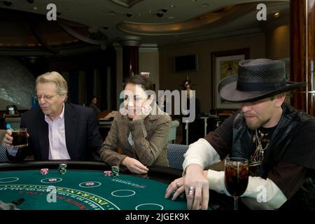 Kevin Skinner, Gewinner von America's Got Talent, spielt Blackjack mit runer Up Barabara Padilla und Moderator Jerry Springer. Stockfoto