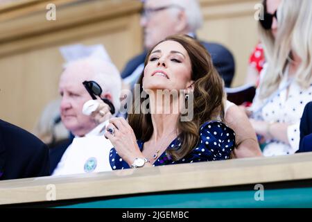 London, Großbritannien, 10.. Juli 2022: Ihre Königliche Hoheit Catherine, Herzogin von Cambridge, während des Männerfinales´s bei den Wimbledon Championships 2022 im All England Lawn Tennis and Croquet Club in London. Kredit: Frank Molter/Alamy Live Nachrichten Stockfoto