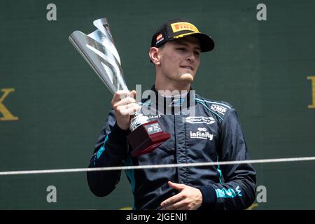 Podium, SARGEANT Logan (usa), Carlin, Dallara F2, Portrait während des 8.. Rennens der FIA Formel 2 Meisterschaft 2022, auf dem Red Bull Ring, vom 8. Bis 10. Juli 2022 in Spielberg, Österreich - Foto: Sebastian Rozendaal/DPPI/LiveMedia Stockfoto