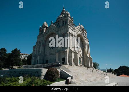 Blick auf das Heiligtum des Heiligen Herzens Jesu in Viana do Castelo, Portugal. Stockfoto