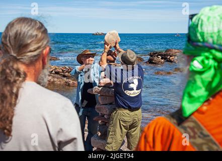 Tag 2 European Stone Stacking Championships, Eye Cave Beach, Dunbar, Schottland, Großbritannien. 10.. Juli 2022. Quelle: Arch White/alamy Live News Stockfoto