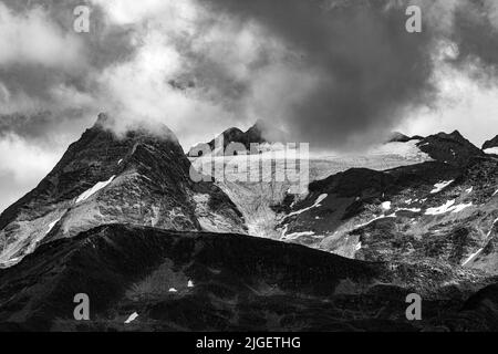 Goms - Schweiz (schwarz-weiß) Stockfoto