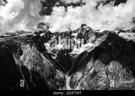 Goms - Schweiz (schwarz-weiß) Stockfoto