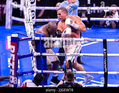 LONDON, GROSSBRITANNIEN. 09. Juli 2022. Derek Chisora gegen Kubrat Pulev während des Titelspiels von Chisora gegen Fulev - European Heavyweight in der Arena O2 am Samstag, den 09. Juli 2022 in LONDON, GROSSBRITANNIEN. Kredit: Taka G Wu/Alamy Live Nachrichten Stockfoto