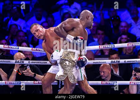 LONDON, GROSSBRITANNIEN. 09. Juli 2022. Derek Chisora gegen Kubrat Pulev während des Titelspiels von Chisora gegen Fulev - European Heavyweight in der Arena O2 am Samstag, den 09. Juli 2022 in LONDON, GROSSBRITANNIEN. Kredit: Taka G Wu/Alamy Live Nachrichten Stockfoto