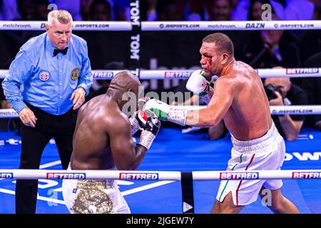 LONDON, GROSSBRITANNIEN. 09. Juli 2022. Derek Chisora gegen Kubrat Pulev während des Titelspiels von Chisora gegen Fulev - European Heavyweight in der Arena O2 am Samstag, den 09. Juli 2022 in LONDON, GROSSBRITANNIEN. Kredit: Taka G Wu/Alamy Live Nachrichten Stockfoto