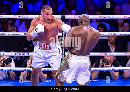 LONDON, GROSSBRITANNIEN. 09. Juli 2022. Derek Chisora gegen Kubrat Pulev während des Titelspiels von Chisora gegen Fulev - European Heavyweight in der Arena O2 am Samstag, den 09. Juli 2022 in LONDON, GROSSBRITANNIEN. Kredit: Taka G Wu/Alamy Live Nachrichten Stockfoto