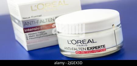 Hamburg, Deutschland - Juni 23 2022: L'oreal Paris Anti-Falten Experte Stockfoto