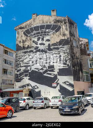 UFO Attack Wandbild von Sepex und M-City, 2014. Street Art, Wandmalereien im Kadiköy Viertel von Istanbul, Türkei Stockfoto