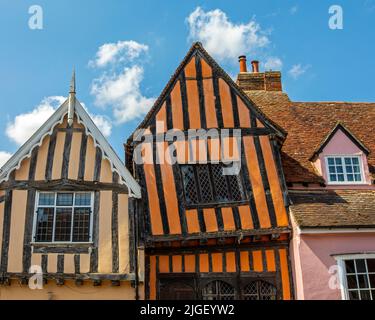 Suffolk, Großbritannien - August 11. 2021: Das Crooked House im Dorf Lavenham in Suffolk, Großbritannien. Stockfoto