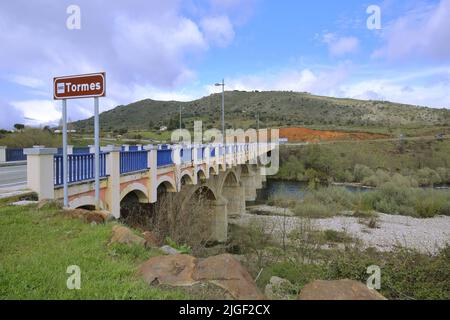 Brücke über die Tormes in El Barco de Ávila, Sierra de Gredos, Spanien Stockfoto