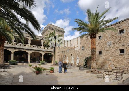 Innenhof des Castillo mit Hotel Palacio de los Condes de Oropesa in Jarandilla de la Vera, Extremadura, Spanien Stockfoto
