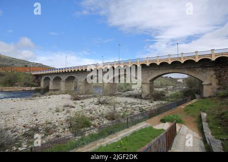 Brücke über die Tormes in El Barco de Ávila, Sierra de Gredos, Spanien Stockfoto