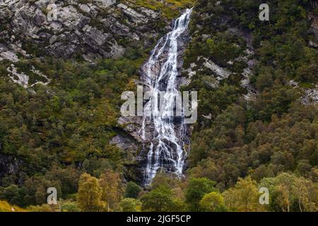 Ein Blick auf die atemberaubenden Steall Falls, auch bekannt als Steall Waterfall, oder an Steall in den Highlands von Schottland. Stockfoto