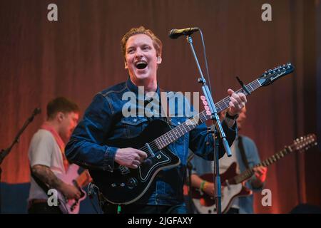 Der Gewinner der Brit Awards und YouTube-Musikpreise, der englische Singer Songwriter George Ezra Barnett, tritt 2014 live auf der John Peel Stage beim Glastonbury Festival auf. Stockfoto