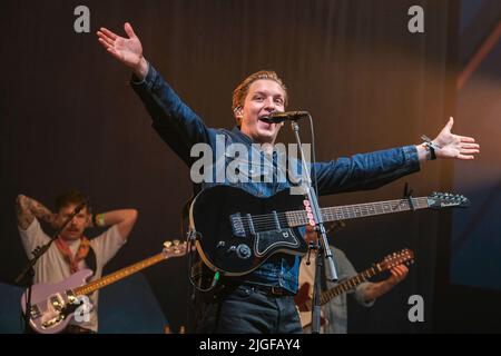 Der Gewinner der Brit Awards und YouTube-Musikpreise, der englische Singer Songwriter George Ezra Barnett, tritt 2014 live auf der John Peel Stage beim Glastonbury Festival auf. Stockfoto