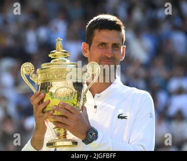 London, Gbr. 10.. Juli 2022. London Wimbledon Championships Day 10/07/2022 Novak Djokovic (SRB) gewinnt das Finale der Herren-Singles Credit: Roger Parker/Alamy Live News Stockfoto