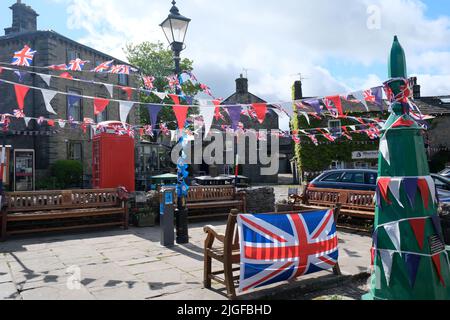 Union Jacks fliegen in Grassington Stockfoto