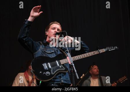 Pilton, Großbritannien. 26.. Juni 2022. Der Gewinner der Brit Awards und YouTube-Musikpreise, der englische Singer Songwriter George Ezra Barnett, tritt 2014 live auf der John Peel Stage beim Glastonbury Festival auf. (Foto von Dawn Fletcher-Park/SOPA Images/Sipa USA) Quelle: SIPA USA/Alamy Live News Stockfoto