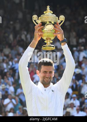 London, Gbr. 10.. Juli 2022. London Wimbledon Championships Day 10/07/2022 Novak Djokovic (SRB) gewinnt das Finale der Herren-Singles Credit: Roger Parker/Alamy Live News Stockfoto