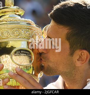 London, Gbr. 10.. Juli 2022. London Wimbledon Championships Day 10/07/2022 Novak Djokovic (SRB) gewinnt das Finale der Herren-Singles Credit: Roger Parker/Alamy Live News Stockfoto