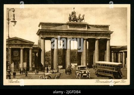 Europa, Deutschland, Berlin, Brandenburger Tor, Postkarte, Chicket am 14. 08. 1929, herausgegeben bei I. W. B. , Serie Rembrandt , Rechte werden nicht vertreten . / Europa, Deutschland, Berlin, Brandenburger Tor, Postkarte, Gesendet 14. 08. 1929, herausgegeben von I. W. B. , Serie Rembrandt , gibt es keine Rechte. Stockfoto