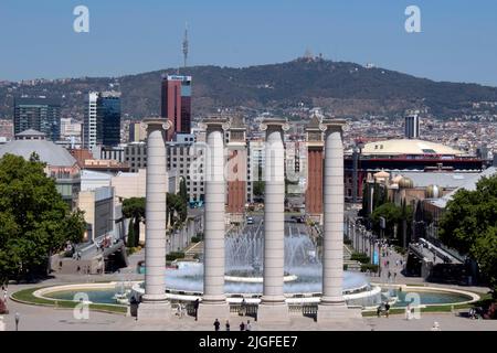 Blick auf die Plaça d'Espanya einer der wichtigsten Plätze Barcelonas vom Fuße des Hügels Montjuïc, Barcelona, Katalonien Spanien Stockfoto