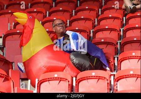 Fan von Frankreich auf der Tribüne vor dem UEFA Womens Euro 2022 Fußballspiel zwischen Frankreich und Italien im New York Stadium in Rotherham, England. (Sven Beyrich /Sportfrauen /SPP) Quelle: SPP Sport Press Photo. /Alamy Live News Stockfoto
