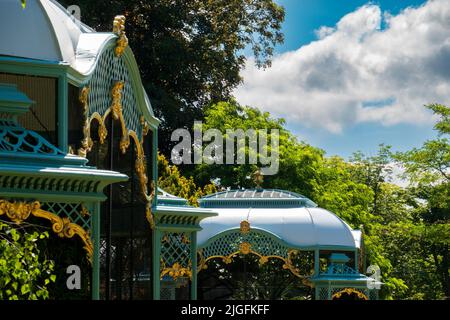 Voliere von Waddesdon Manor Stockfoto