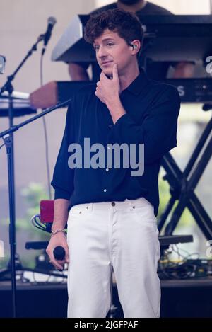 New York, NY, USA. 8.. Juli 2022. Charlie Puth auf der Bühne, NBC Today Show Concert Series mit Charlie Puth, Rockefeller Plaza, New York, NY, USA 8. Juli 2022. (Foto: Simon Lindenblatt/Everett Collection) auf der Bühne für die NBC Today Show Concert Series mit Charlie Puth, Rockefeller Plaza, New York, NY 8. Juli 2022. Quelle: Simon Lindenblatt/Everett Collection/Alamy Live News Stockfoto