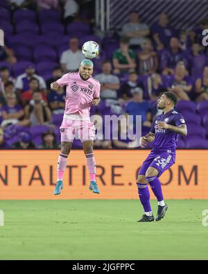 Orlando, FL: Inter Miami Verteidiger DeAndre Yedlin (2) führt den Ball während eines MLS-Spiels gegen die Orlando City, Samstag, 9. Juli 2022, in Exploria Stockfoto