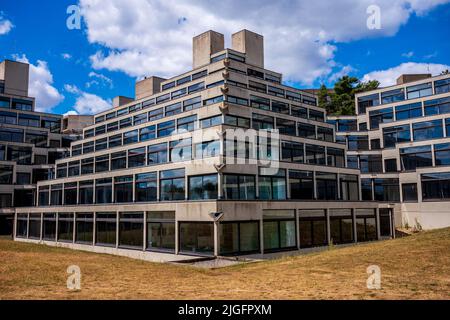 Ziggurats an der Universität von East Anglia UEA in Norwich, UK - die Ziggurats student Unterkunft. Architekt Denys Lasdun eröffnet 1966 Stockfoto