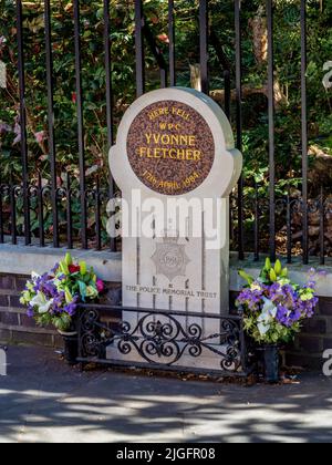 WPC Yvonne Fletcher Memorial St James's Square London. Yvonne Fletcher war eine Metropolitan Police Officer, die vor der libyschen Botschaft London 1984 getötet wurde. Stockfoto