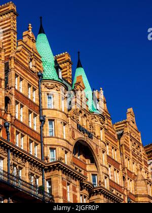 Kimpton Fitzroy Hotel in London am Russell Square in Bloomsbury London. Ursprünglich das Hotel Russell, Architekten Charles Fitzroy Doll, eröffnet 1900 Stockfoto