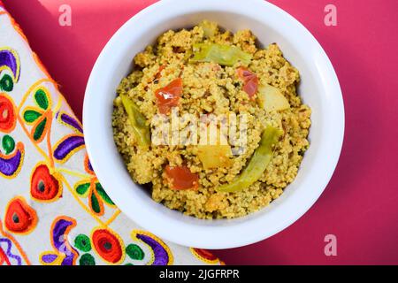 Traditionelle indische Fasten Essen Rezept Gericht genannt Bhagar hausgemachte Barnyad Hirse Reiskörner. Auch bekannt als samo oder sama pulao Reis khichdi. Indien Stockfoto