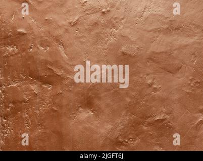 Kupferstrukturierter Hintergrund, rötlich-orange metallische Oberfläche, lackiert. Stockfoto