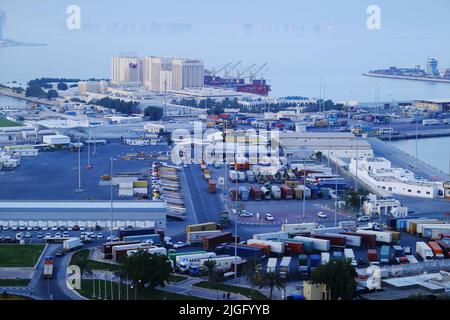 Luftaufnahme der Doha Corniche am frühen Morgen Stockfoto