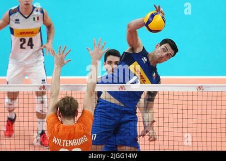 Danzig, Polen. 10.. Juli 2022. Simone Anzani beim Spiel der FIVB Volleyball Nations League Men's Pool 6 zwischen Italien und den Niederlanden in Danzig, Polen, am 10. Juli 2022. (Foto von Piotr Matusewicz/PressFocus/SIPA USA) France OUT, Poland OUT Credit: SIPA USA/Alamy Live News Stockfoto