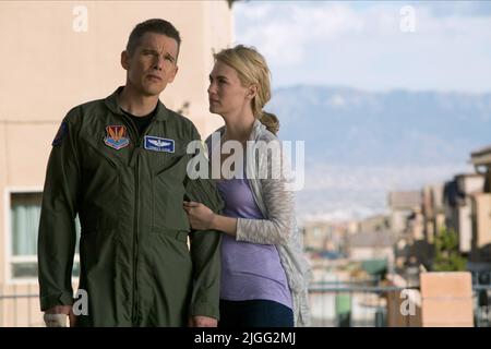 ETHAN HAWKE, JANUARY JONES, GUT TÖTEN, 2014 Stockfoto