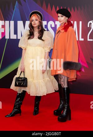 The BFI 65. London Film Festival UK Premiere von 'The French Dispatch' in der Royal Festival Hall, Southbank - Arrivals Featuring: Abby Roberts, Charlotte Roberts wo: London, Vereinigtes Königreich Wann: 10 Oct 2021 Credit: Mario Mitsis/WENN Stockfoto