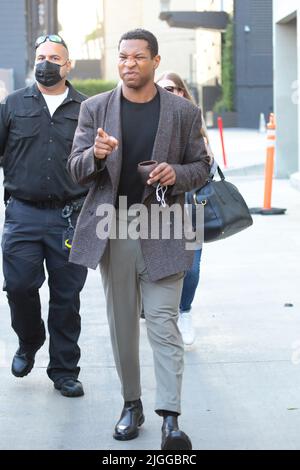 Prominente wie Martin Short und Jonathan Majors bei Jimmy Kimmel Live! Studios in Los Angeles, California mit: Jonathan Majors wo: Los Angeles, California, USA Wann: 11. Okt 2021 Credit: Guillermo Proano/WENN Stockfoto