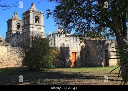 The Towers in Mission Concepcion, San Antonio, Texas. Erbaut im Jahr 1716, war es auch der Ort einer 30-minütigen Schlacht von James Bowie und James Fannin geführt. Stockfoto