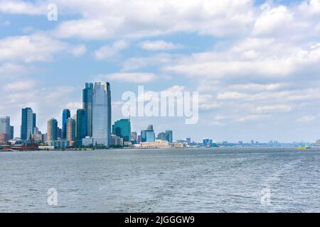 Blick auf New York City von einem Boot aus. Stockfoto