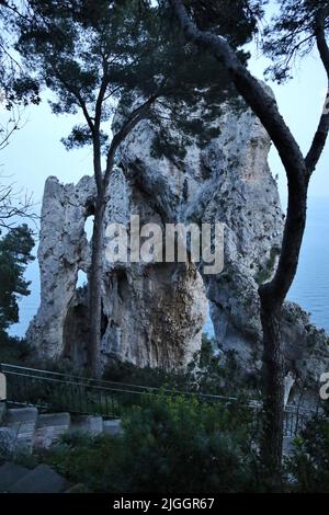 Capri - Scorcio dell'Arco Naturale dalla scala di Accesso al Tramonto Stockfoto