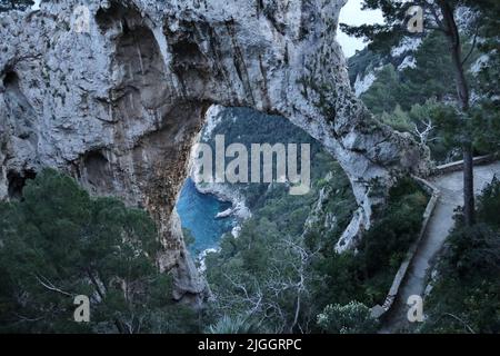 Capri - Arco Naturale al Tramonto dal belvedere superiore Stockfoto