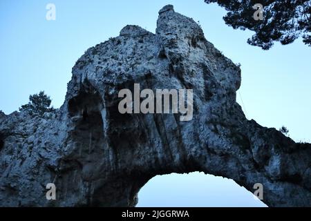 Capri - Particolare dell'arcata dell'Arco Naturale al Tramonto Stockfoto