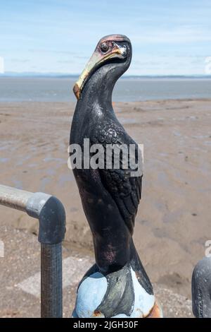 Vögel, insbesondere Watvögel, sind auf dem Bird Sculpture Trail der Promenade in Morecambe Lancashire zu sehen. Stockfoto